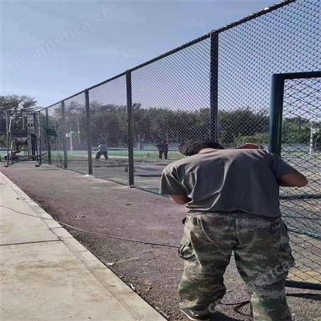 华丽体育专业加工定制优质护栏网球场隔离网 体育场安全围网 小区围栏
