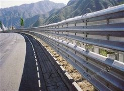 国标高速公路波形护栏热镀锌立柱乡村道路隔离栏